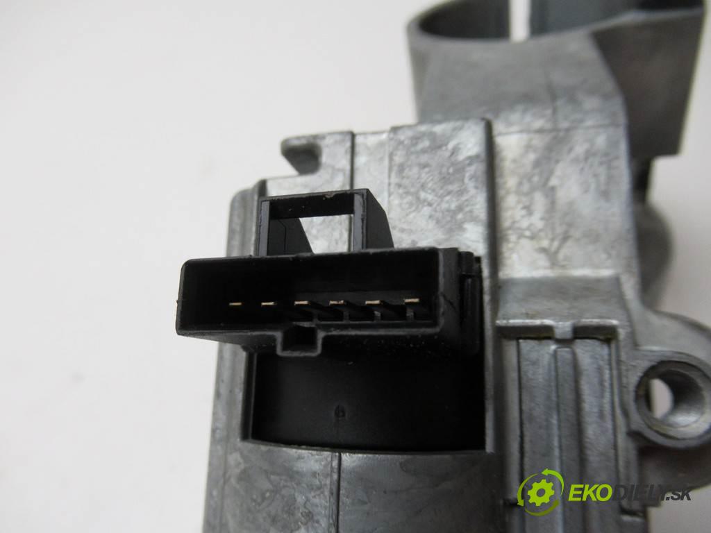 Opel Corsa D   2011  HATCHBACK 3D 1.2B 69KM 06-11 1229 spínačka  (Spínací skříňky a klíče)