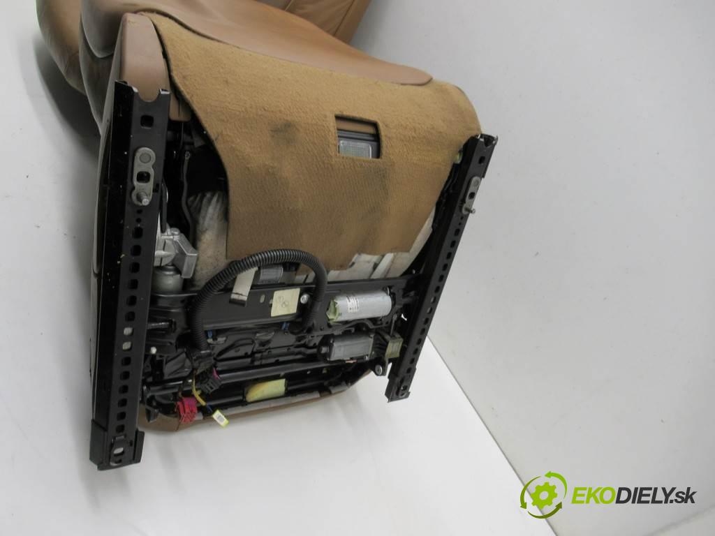 Audi A6 C6    QUATTRO KOMBI 5D 3.0TDI 233KM 04-08  Sedadlá, sedačky Sedadlo bočné interiér -