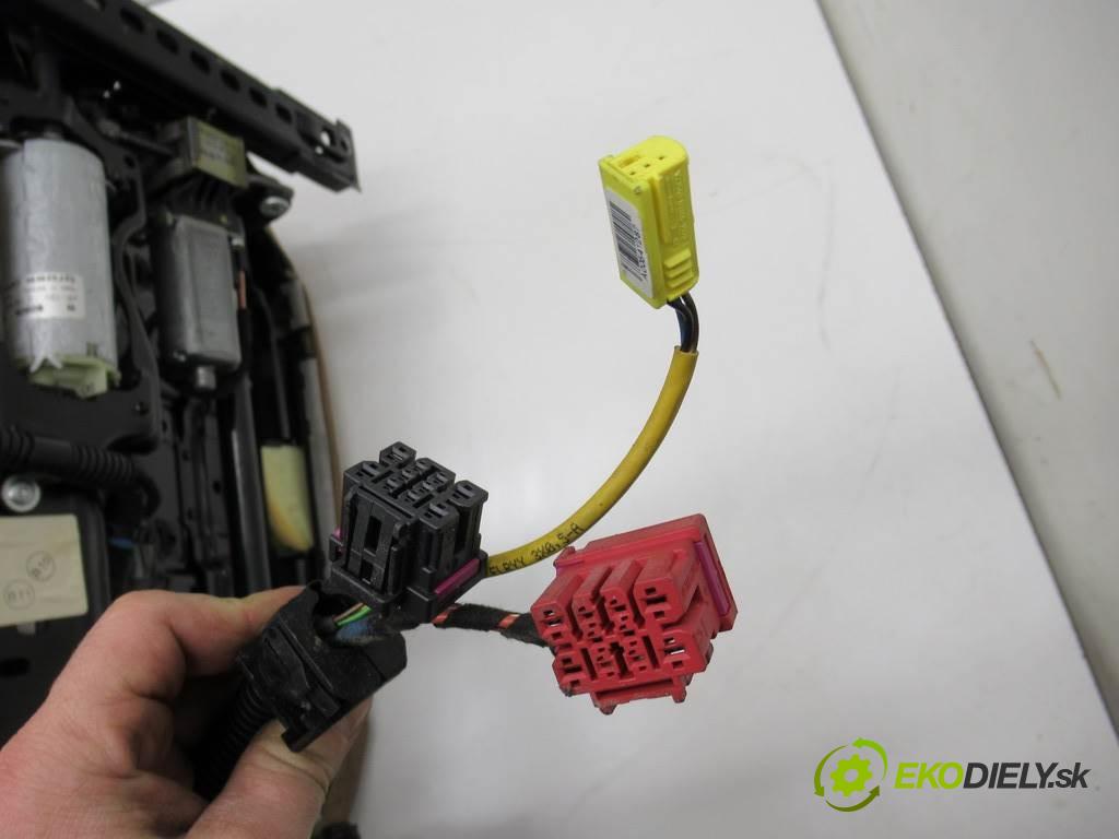 Audi A6 C6    QUATTRO KOMBI 5D 3.0TDI 233KM 04-08  Sedadlá, sedačky Sedadlo bočné interiér -