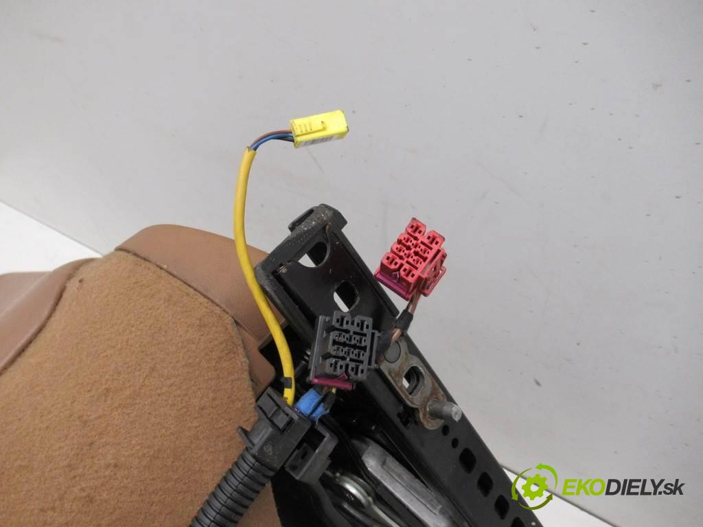 Audi A6 C6    QUATTRO KOMBI 5D 3.0TDI 233KM 04-08  Sedadlá, sedačky Sedadlo bočné interiér -