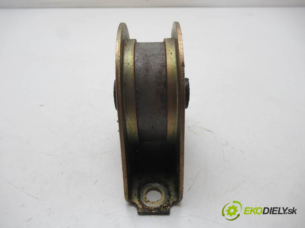Mitsubishi Outlander I    2.0B 136KM 01-08  AirBag Motor  (Držiaky motora)
