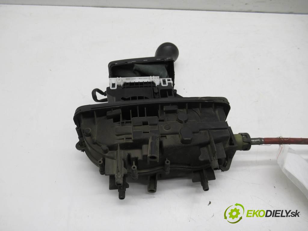 Audi A6 C6    QUATTRO KOMBI 5D 3.0TDI 233KM 04-08  Kulisa - - 4F1713041T (Rýchlostné páky / kulisy)