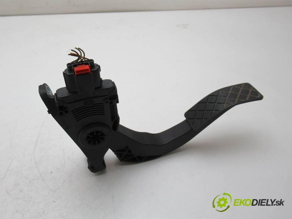 Audi A5 8T LIFT  2015 165 kW SEDAN 4D 2.0TFSI 224KM 11-16 2000 Potenciometer plynového pedálu 8K1723523A (Pedále)