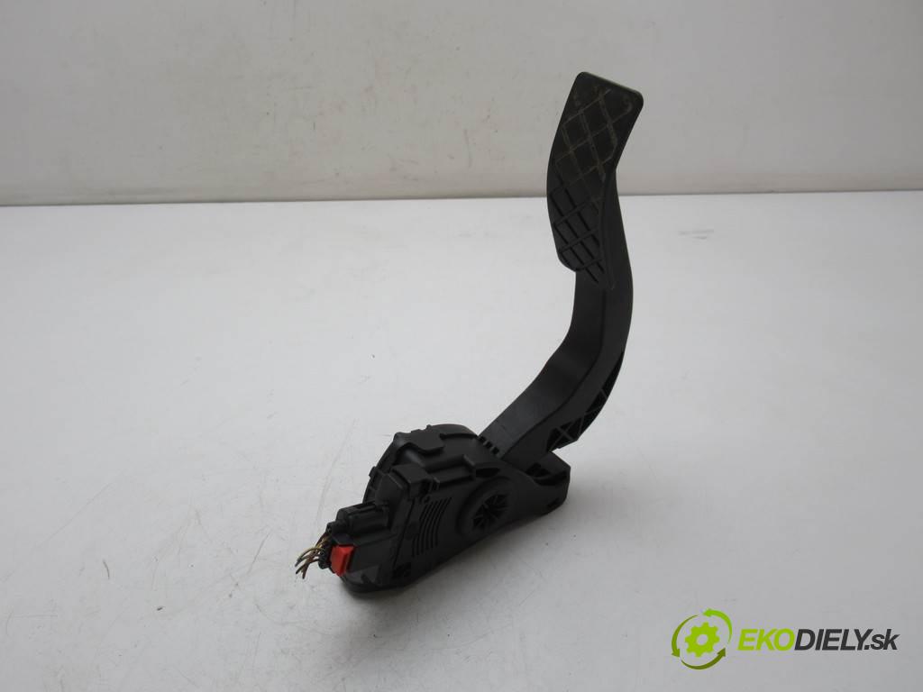 Audi A5 8T LIFT  2015 165 kW SEDAN 4D 2.0TFSI 224KM 11-16 2000 Potenciometer plynového pedálu 8K1723523A (Pedále)