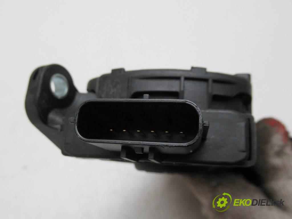 Audi A5 8T LIFT  2015 165 kW SEDAN 4D 2.0TFSI 224KM 11-16 2000 Potenciometer plynového pedálu 8K1723523A (Pedále)