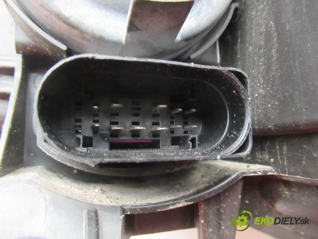 Audi A5 8T LIFT  2015 165 kW SEDAN 4D 2.0TFSI 224KM 11-16 2000 Svetlomet pravy 8T0941006C (Pravé)