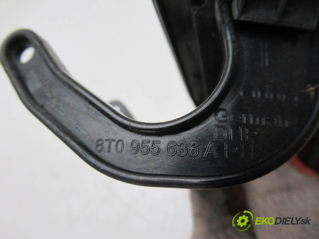 Audi A5 8T LIFT    SEDAN 4D 2.0TFSI 224KM 11-16  Kryt ostrekovača pravá 8T0955636A