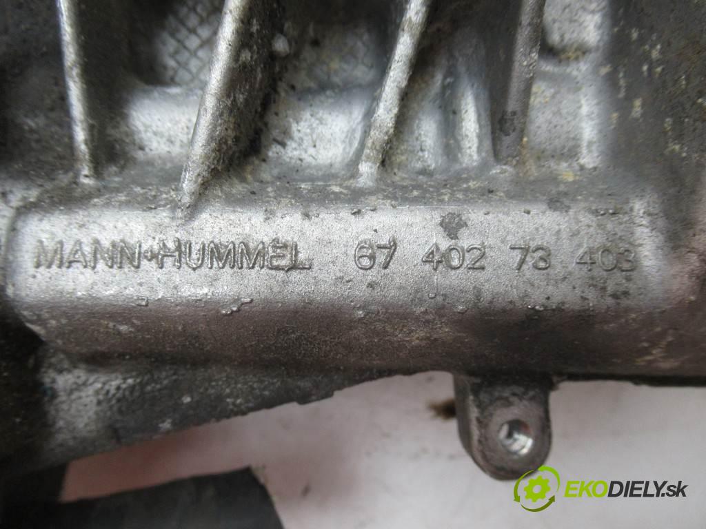 Audi A4 B8    SEDAN 4D 2.0TDI 143KM 08-15  obal filtra oleje 045115389K (Kryty filtrů oleje)