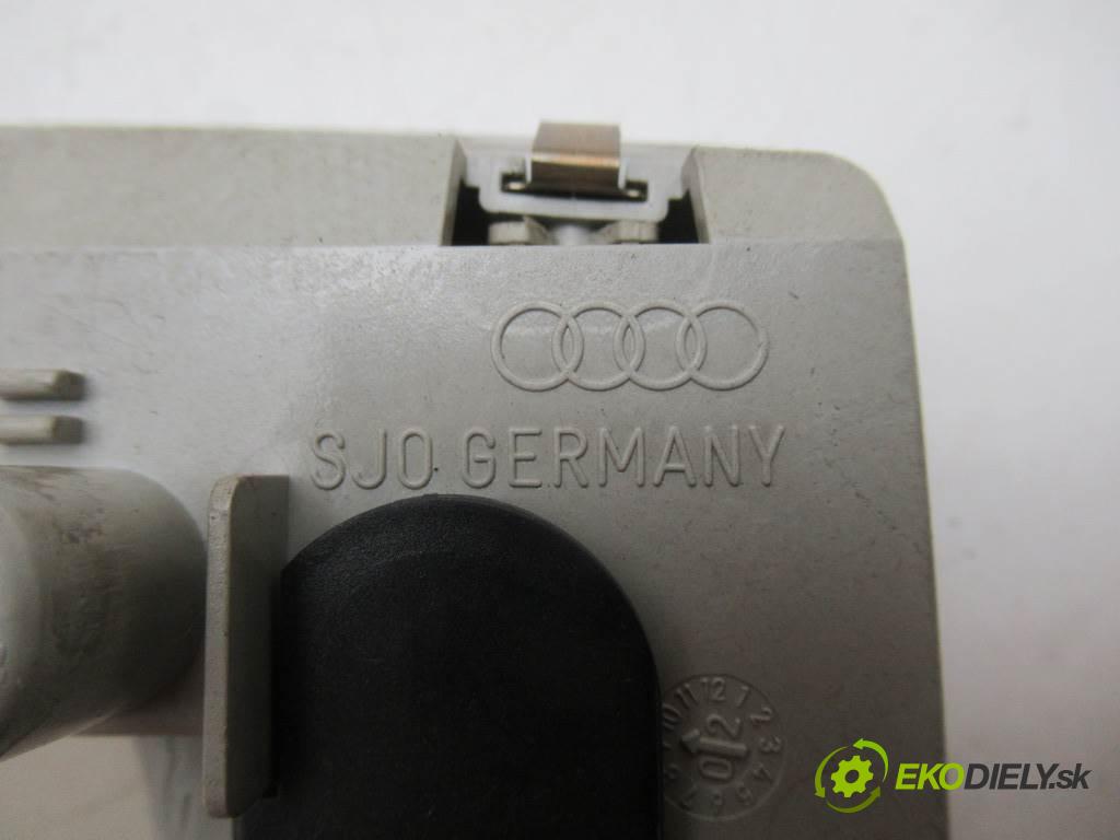 Audi A4 B6  2003 74 kW KOMBI 5D 1.9TDI 101KM 00-04 1900 světlo stropní  (Osvětlení interiéru)