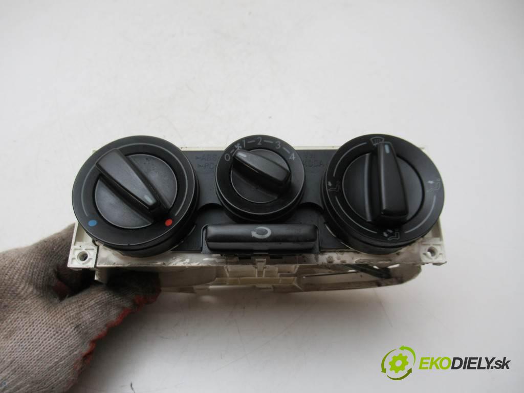 Skoda Octavia I LIFT  2002 74 kW LIFTBACK 5D 1.6B 101KM 00-10 1600 Panel ovládania kúrenia 1J0819045E (Prepínače, spínače, tlačidlá a ovládače kúrenia)