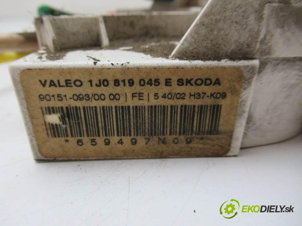 Skoda Octavia I LIFT  2002 74 kW LIFTBACK 5D 1.6B 101KM 00-10 1600 Panel ovládania kúrenia 1J0819045E (Prepínače, spínače, tlačidlá a ovládače kúrenia)