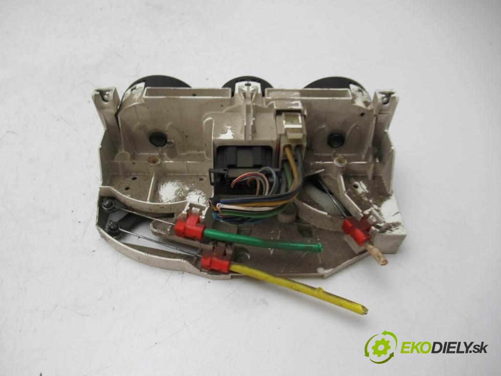 Skoda Octavia I LIFT  2002 74 kW LIFTBACK 5D 1.6B 101KM 00-10 1600 Panel ovládania kúrenia 1J0819045E (Prepínače, spínače, tlačidlá a ovládače kúrenia)