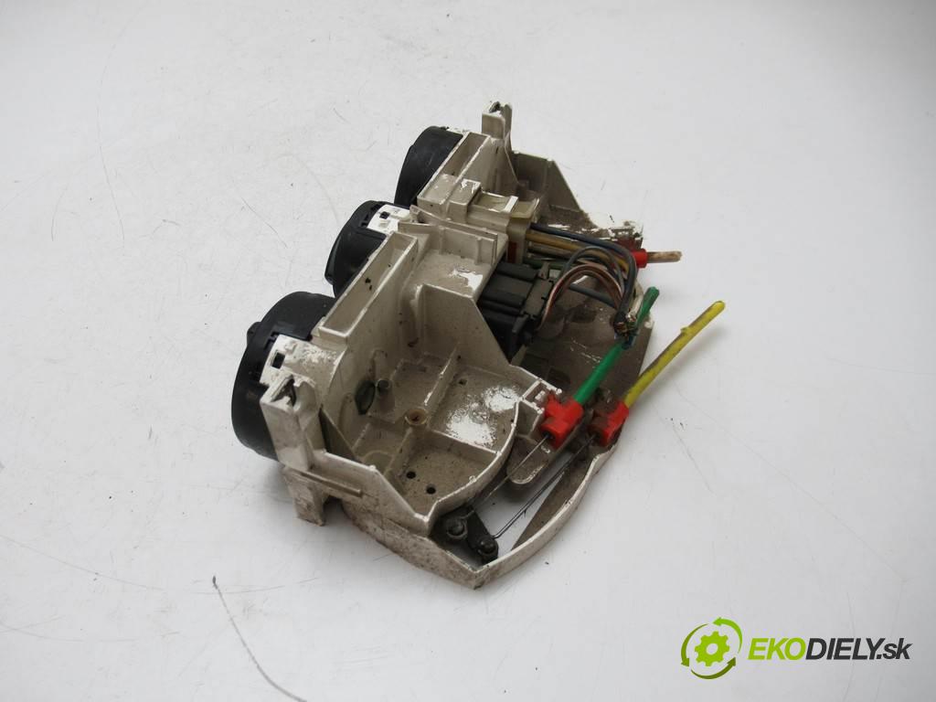 Skoda Octavia I LIFT  2002 74 kW LIFTBACK 5D 1.6B 101KM 00-10 1600 Panel ovládania kúrenia 1J0819045E (Prepínače, spínače, tlačidlá a ovládače kúrenia)