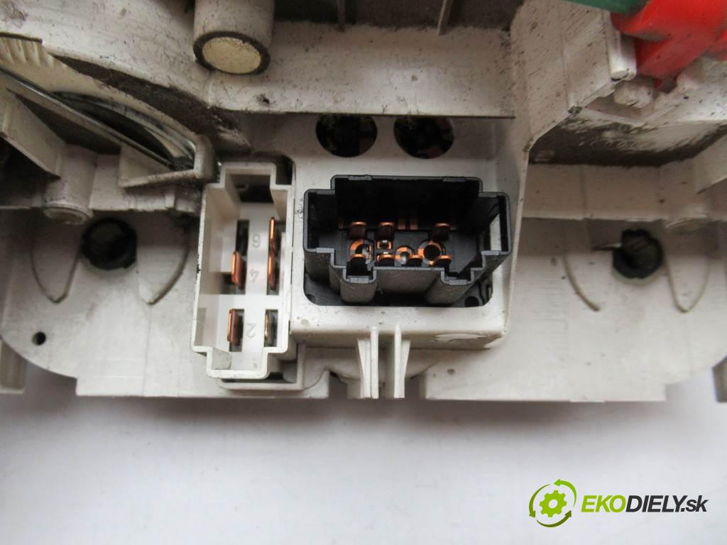 Skoda Octavia I LIFT  2002 74 kW LIFTBACK 5D 1.6B 101KM 00-10 1600 Panel ovládania kúrenia 1J0819045E (Prepínače, spínače, tlačidlá a ovládače kúrenia)