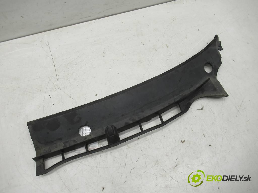 Skoda Octavia I LIFT    LIFTBACK 5D 1.6B 101KM 00-10  torpédo plast pod čelní okno 1U0819403C (Torpéda)