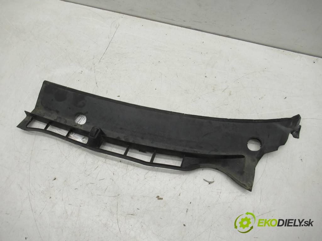 Skoda Octavia I LIFT    LIFTBACK 5D 1.6B 101KM 00-10  torpédo plast pod čelní okno 1U0819403C (Torpéda)
