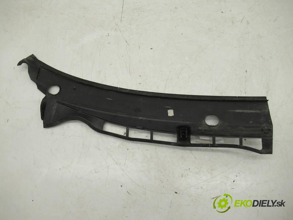 Skoda Octavia I LIFT    LIFTBACK 5D 1.6B 101KM 00-10  torpédo plast pod čelní okno 1U0819403C (Torpéda)