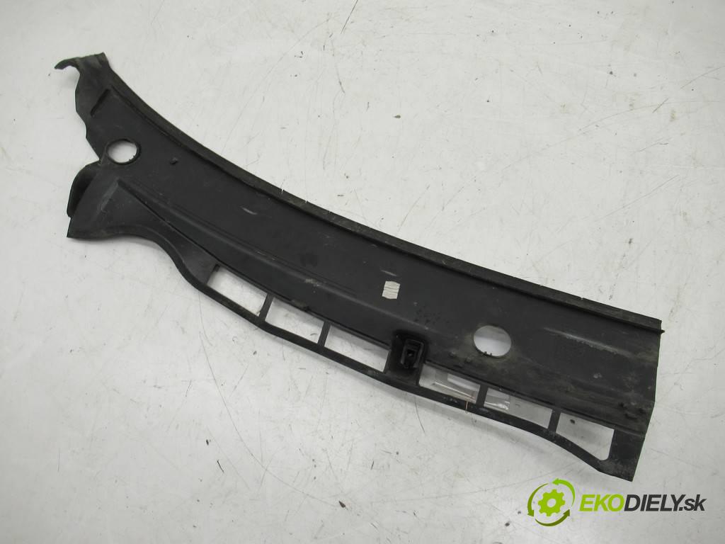 Skoda Octavia I LIFT    LIFTBACK 5D 1.6B 101KM 00-10  torpédo plast pod čelní okno 1U0819403C (Torpéda)