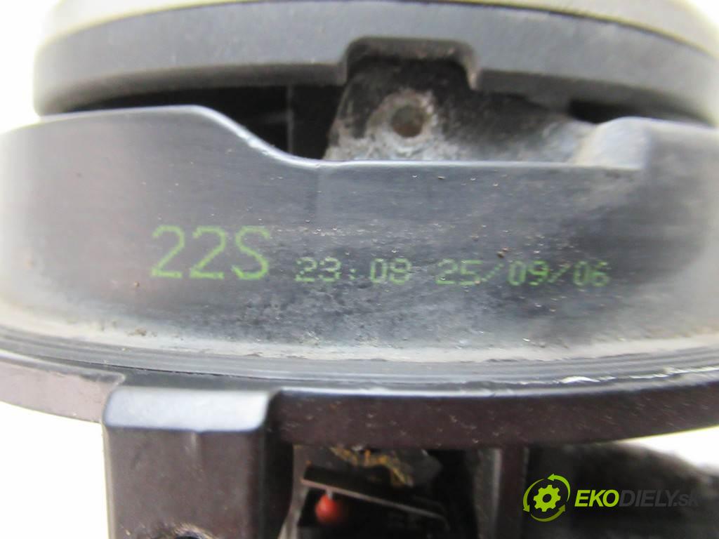 Volkswagen Golf V  2006 77 kW HATCHBACK 5D 1.9TDI 105KM 03-09 1900 Kľučka zadnej dverí  1K0827469F