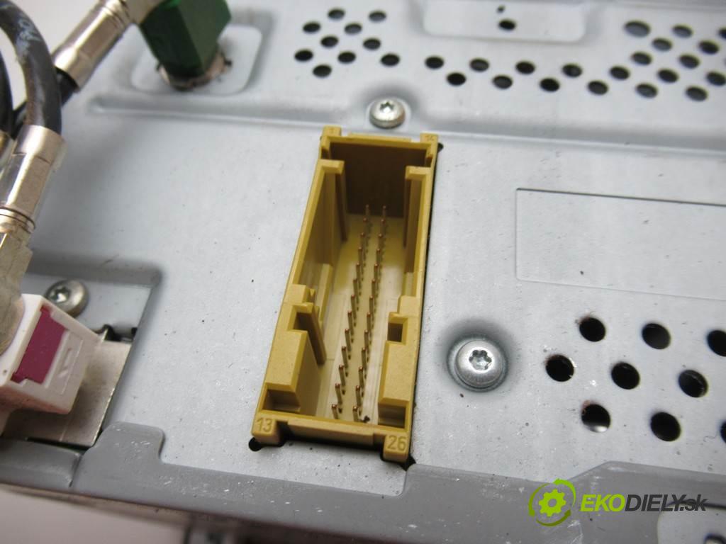 Volkswagen Passat B7  2015 110 kW USA SEDAN 4D 2.0TDI 150KM 11-18 2000 RADIO 1K0035188F (Audio zariadenia)