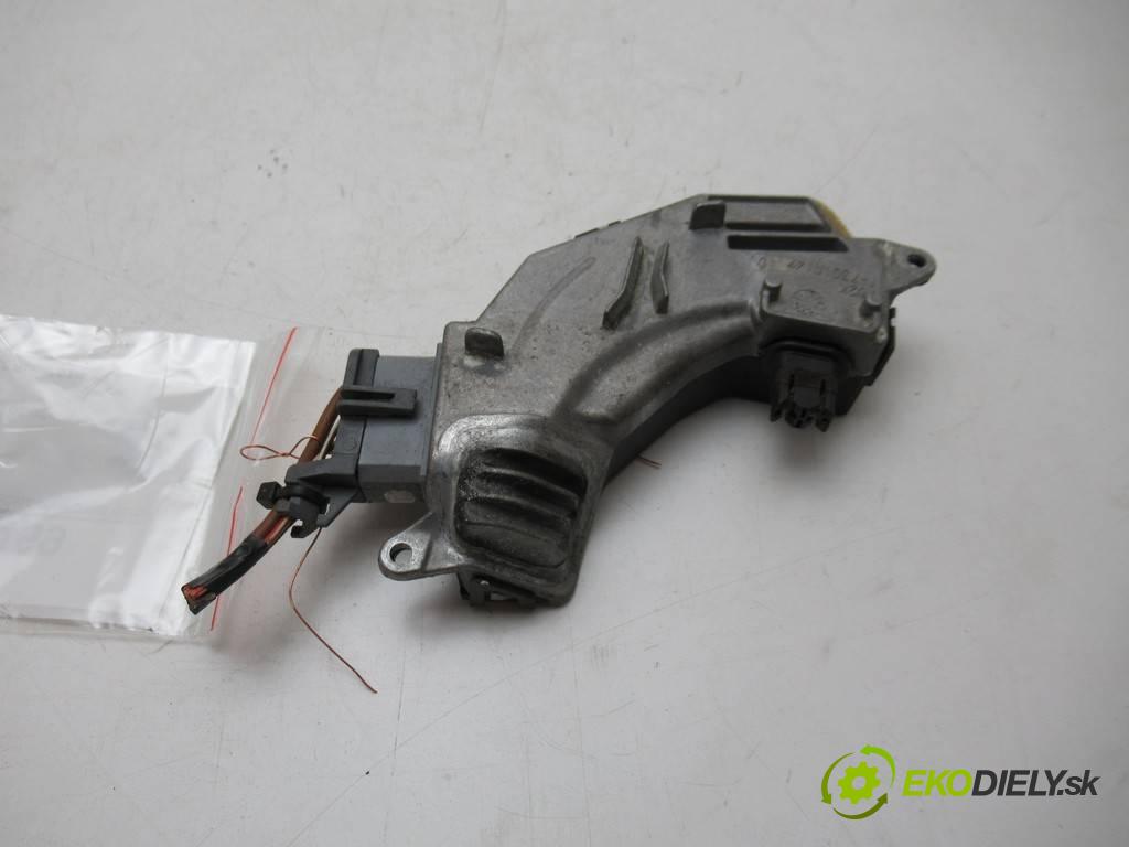 Opel Signum  2004 90 kW 1.8B 122KM 03-05 1800 Odpor, rezistor kúrenia vzduchu 73421312U (Odpory (rezistory) kúrenia)