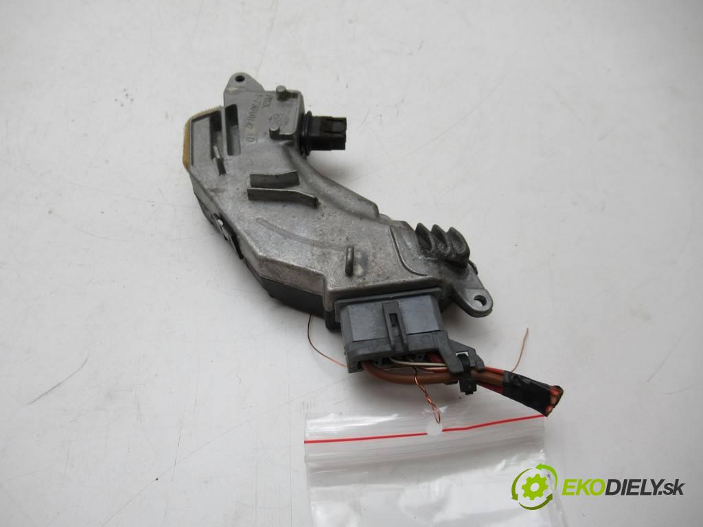 Opel Signum  2004 90 kW 1.8B 122KM 03-05 1800 Odpor, rezistor kúrenia vzduchu 73421312U (Odpory (rezistory) kúrenia)