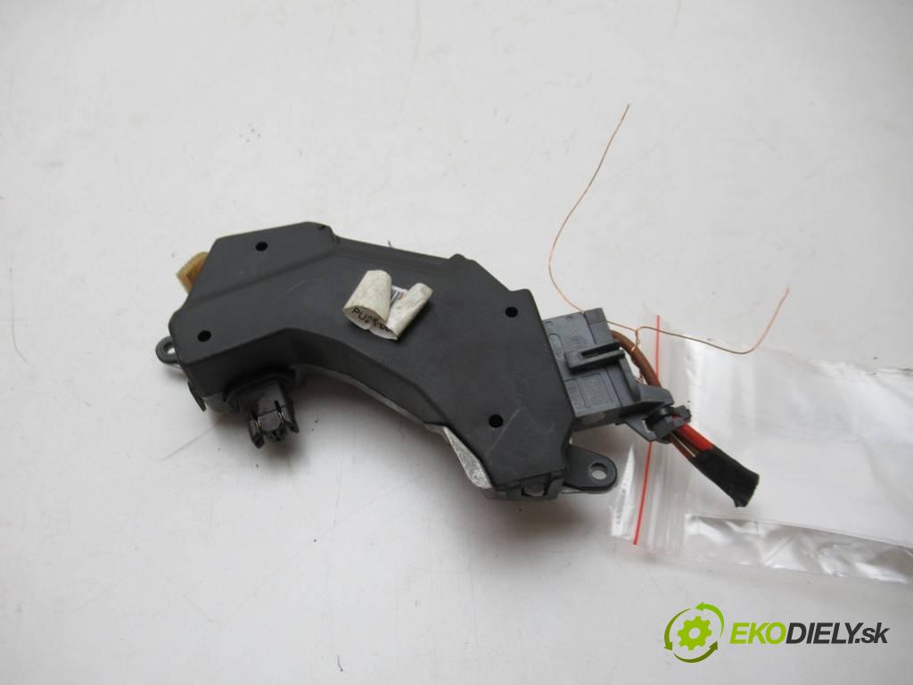 Opel Signum  2004 90 kW 1.8B 122KM 03-05 1800 Odpor, rezistor kúrenia vzduchu 73421312U (Odpory (rezistory) kúrenia)