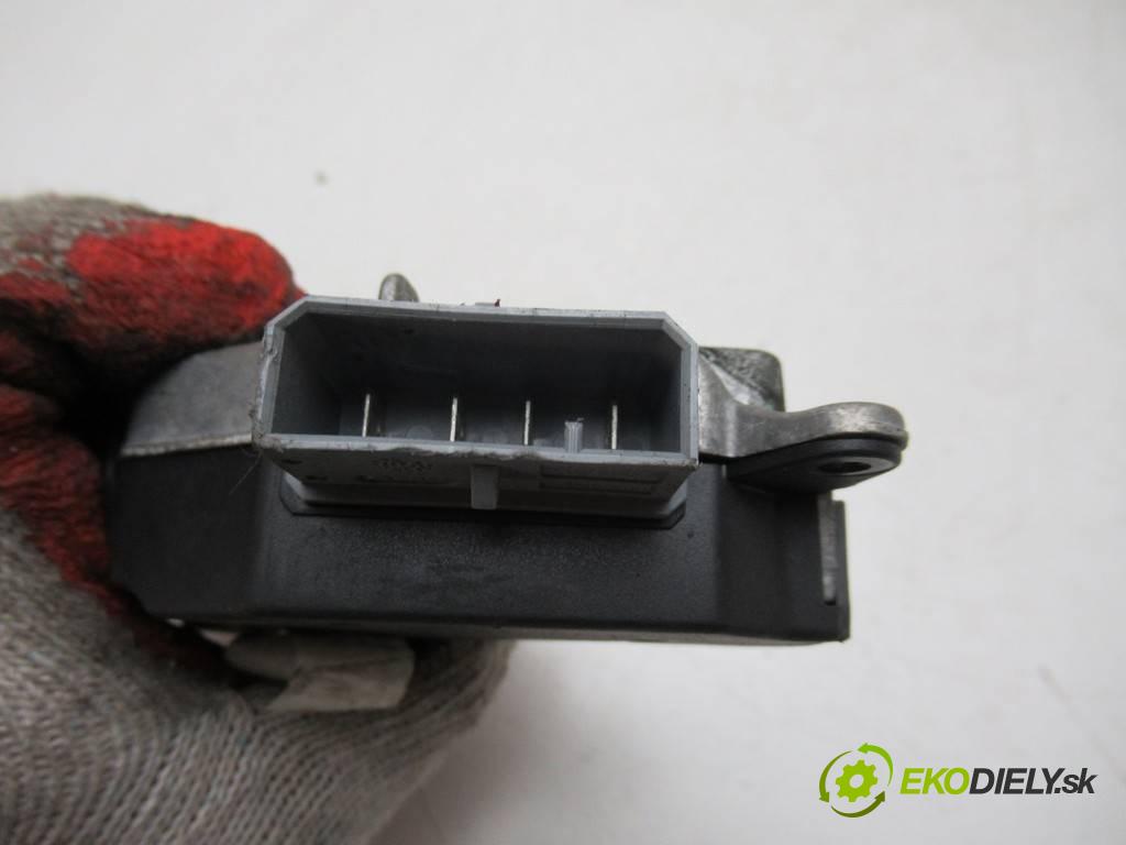 Opel Signum  2004 90 kW 1.8B 122KM 03-05 1800 Odpor, rezistor kúrenia vzduchu 73421312U (Odpory (rezistory) kúrenia)