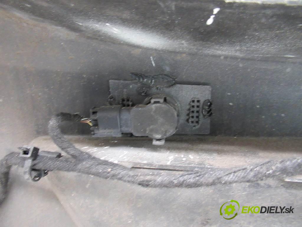 Opel Corsa D   2013  HATCHBACK LIFT 5D 100KM 11-14 1400 nárazník zadní část