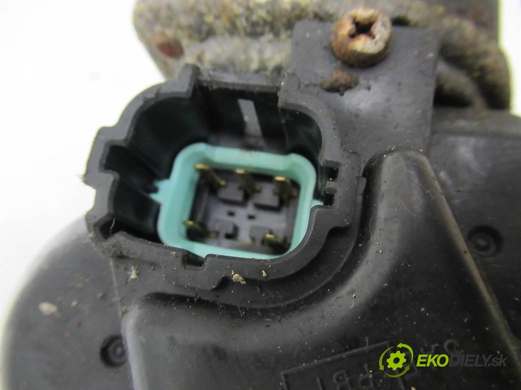 Nissan Primera P12  2002  KOMBI 5D 1.8B 115KM 01-07 1800 Mechanizmus stieračov predný 28810AU310 (Motorčeky stieračov predné)