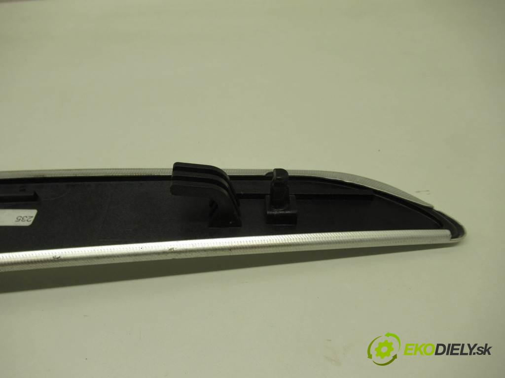 Audi A6 C6    LIFT KOMBI 5D 240KM 08-11  lišta ozdobná pravá chróm 4F0867410