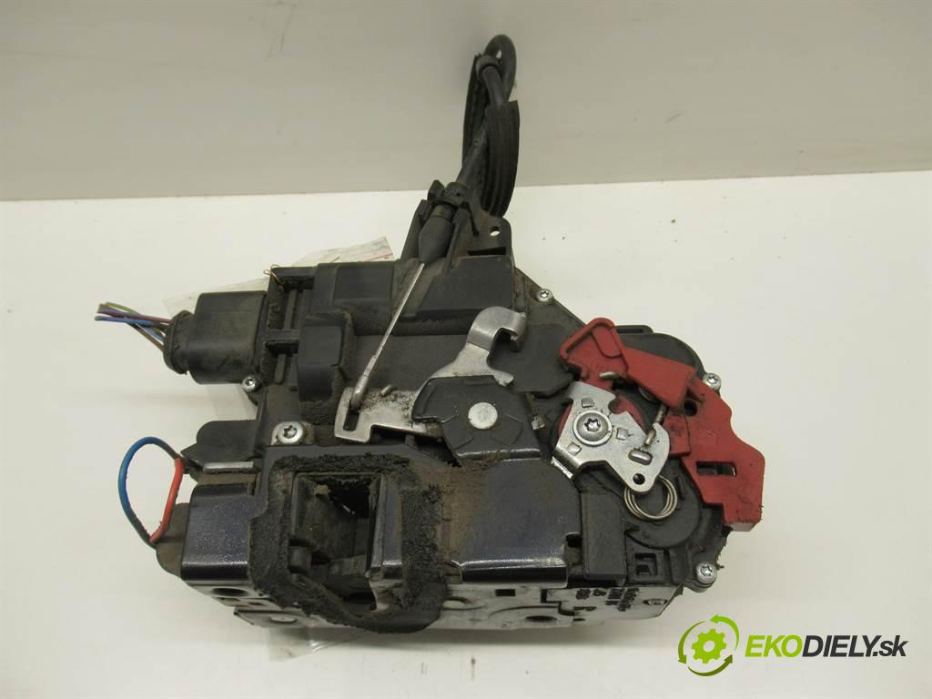 Skoda Praktik  2007 51 kW 1.4TDI 70KM 06-10 1400 zámok přední část pravý 3B2837016AB