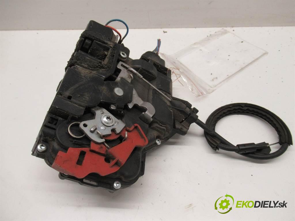 Skoda Praktik  2007 51 kW 1.4TDI 70KM 06-10 1400 zámok přední část pravý 3B2837016AB