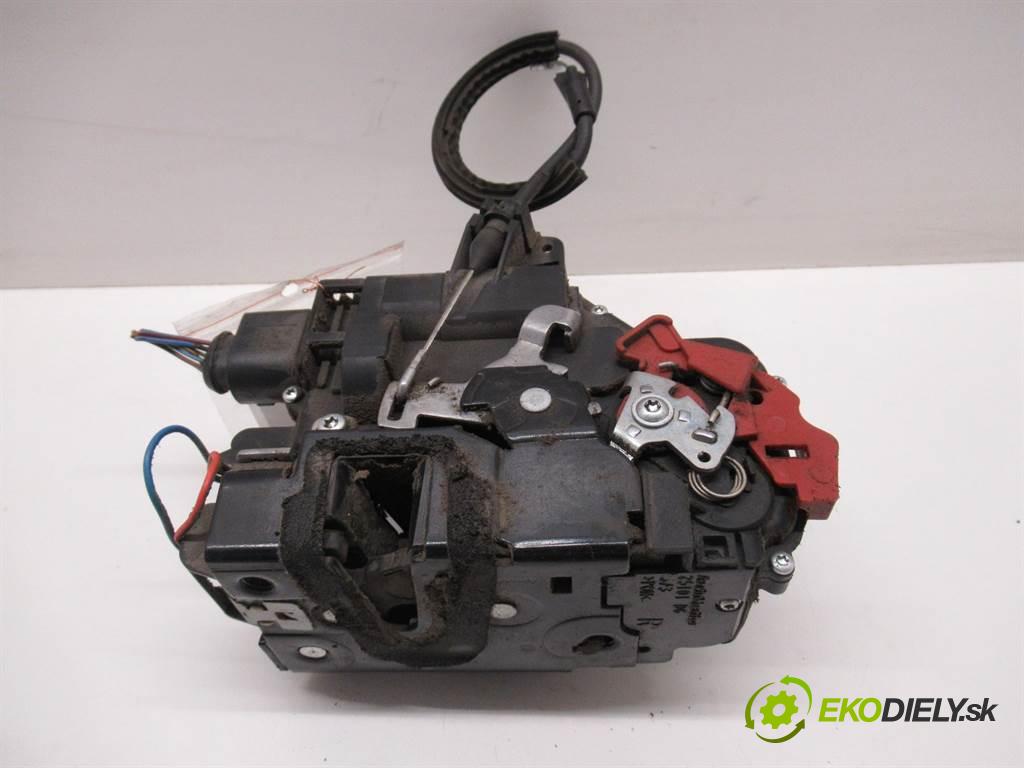 Skoda Praktik  2007 51 kW 1.4TDI 70KM 06-10 1400 zámok přední část pravý 3B2837016AB