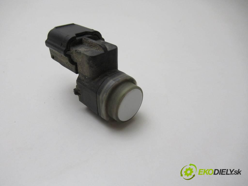 Renault Scenic III    1.4B 131KM 09-13  snímač PDC - 284420003R (Snímače)