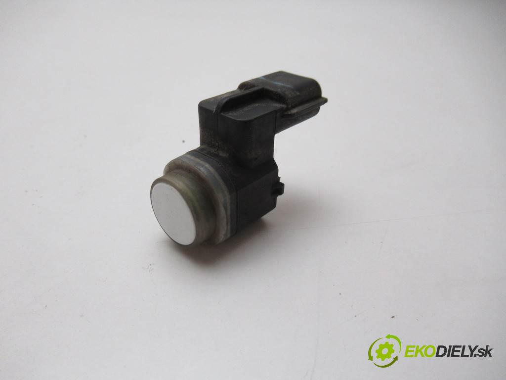 Renault Scenic III    1.4B 131KM 09-13  snímač PDC - 284420003R (Snímače)