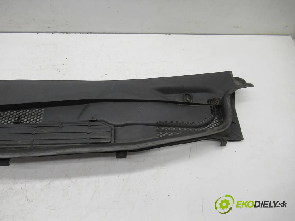 Mercedes-Benz B W245  2006 80 kW 2.0CDI 109KM 05-11 2000 Torpédo, plast pod čelné okno A1698300013 (Torpéda)