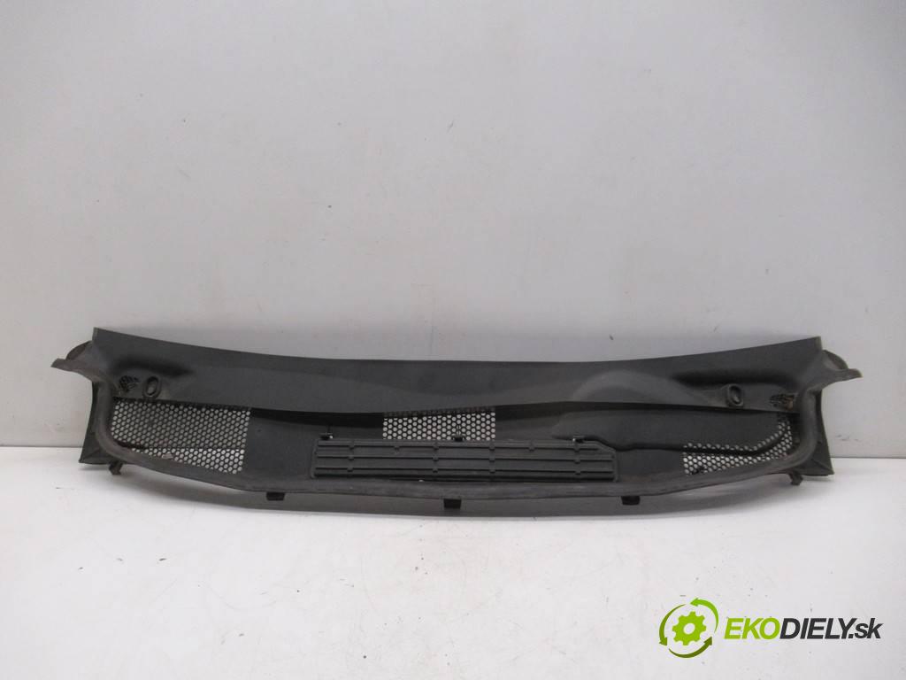 Mercedes-Benz B W245  2006 80 kW 2.0CDI 109KM 05-11 2000 Torpédo, plast pod čelné okno A1698300013 (Torpéda)