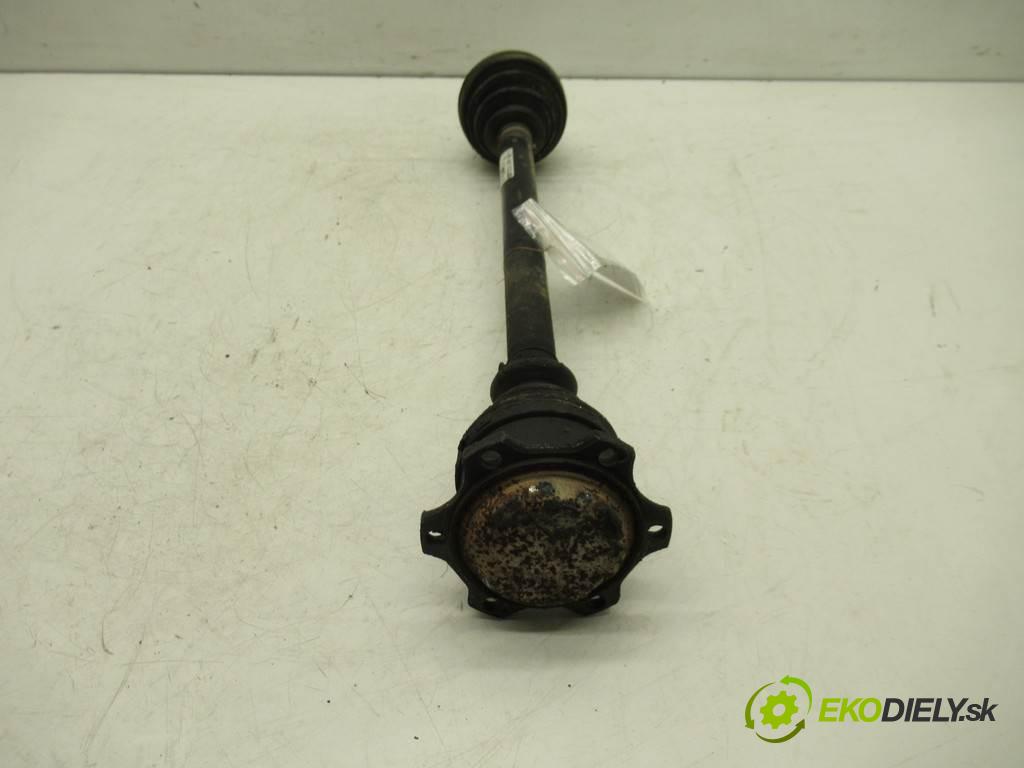 Audi A4 B5 FL  2000 85 kW KOMBI 5D 1.9TDI 115KM 96-01 1900 poloos pravá  (Poloosy)