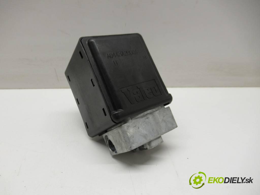 Renault Megane II    HATCHBACK 5D 1.5DCI 82KM 02-08  blokáda volantu 8200033233 (Ostatné)