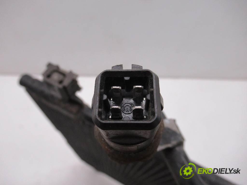 Volkswagen Passat B5  1997  SEDAN 4D 1.9TDI 110KM 96-00 1900 Chladič klimatizácie 8D0260401D (Chladiče klimatizácie)