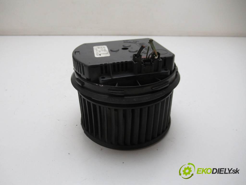 Volvo S40 II  2005 100 kW SEDAN 4D 2.0D 136KM 04-07 2000 Ventilátor ventilátor kúrenia 4M5H-18456-CC (Ventilátory kúrenia)