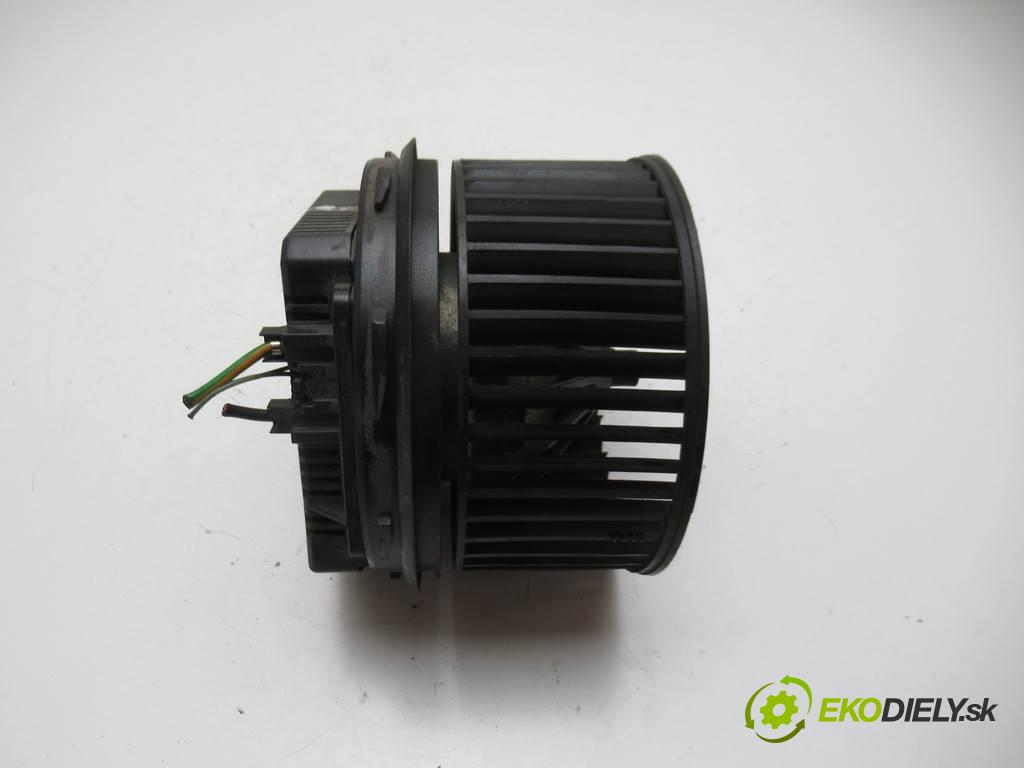 Volvo S40 II  2005 100 kW SEDAN 4D 2.0D 136KM 04-07 2000 Ventilátor ventilátor kúrenia 4M5H-18456-CC (Ventilátory kúrenia)