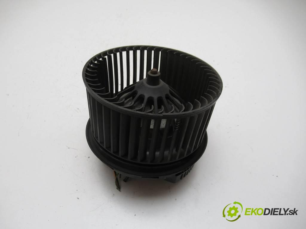 Volvo S40 II  2005 100 kW SEDAN 4D 2.0D 136KM 04-07 2000 Ventilátor ventilátor kúrenia 4M5H-18456-CC (Ventilátory kúrenia)