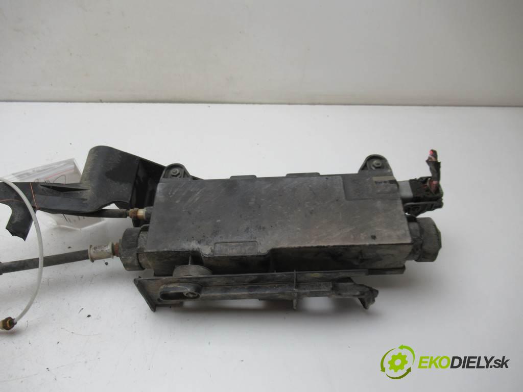 Renault Scenic II    1.6B 112KM 03-06  brzda ruční elektrický 8200702092 (Ruční brzdy)