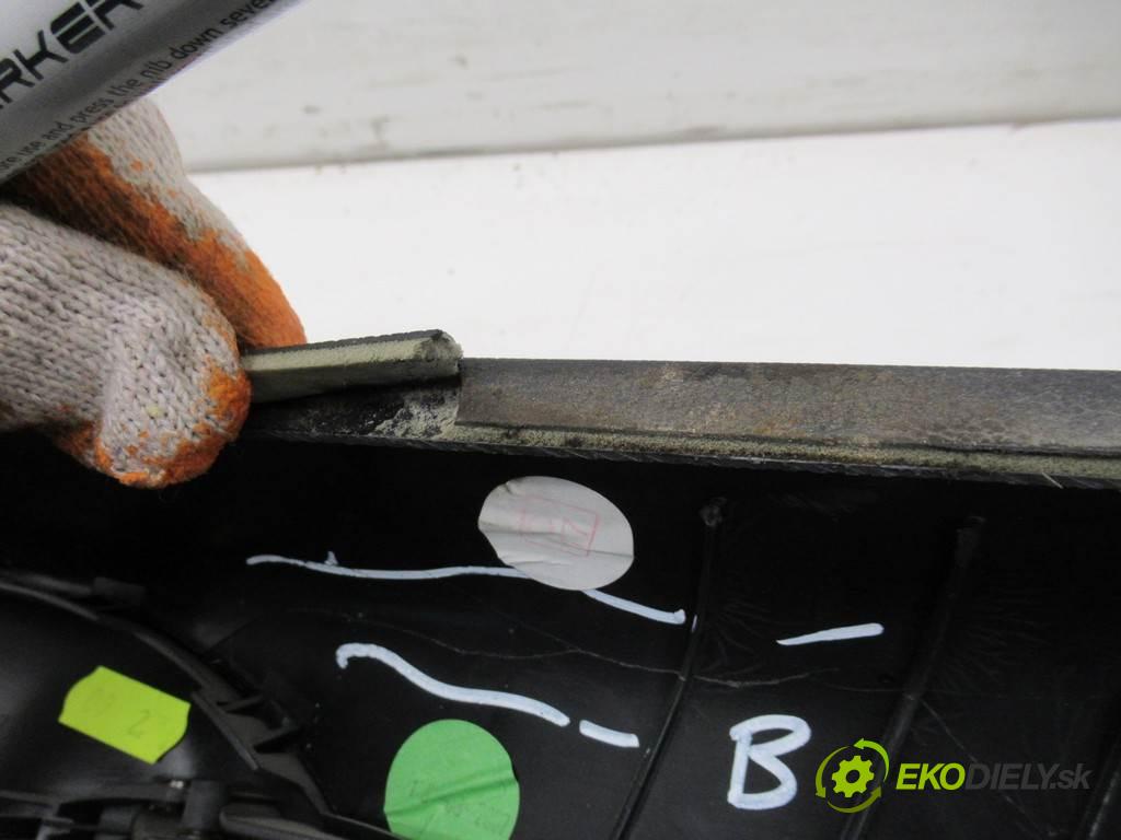 Skoda Octavia II  2007 77 kW LIFTBACK 1.9TDI 105KM 04-08 1900 čalúnenie Dvere predný ľavy tapacír  (Ostatné)