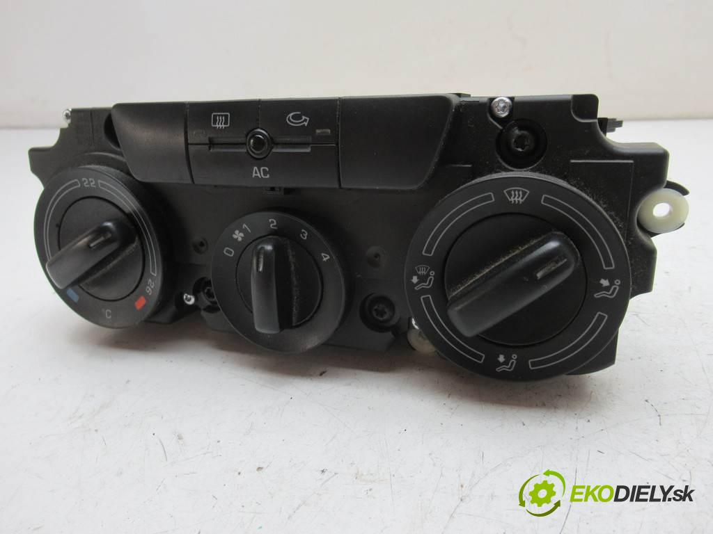 Skoda Octavia II  2007 77 kW LIFTBACK 1.9TDI 105KM 04-08 1900 Panel ovládania kúrenia 1Z0820045A (Prepínače, spínače, tlačidlá a ovládače kúrenia)