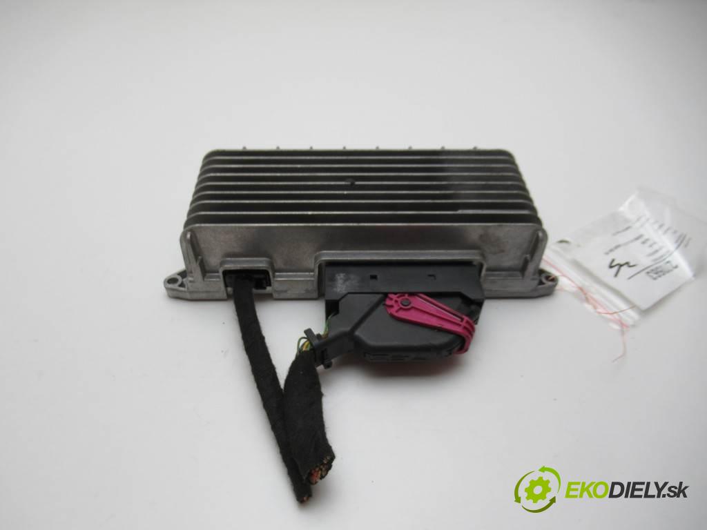 Audi A4 B8    KOMBI 5D 2.0TDI 143KM 08-15  Zosilňovač 8T0035223AD (Zosilňovače)