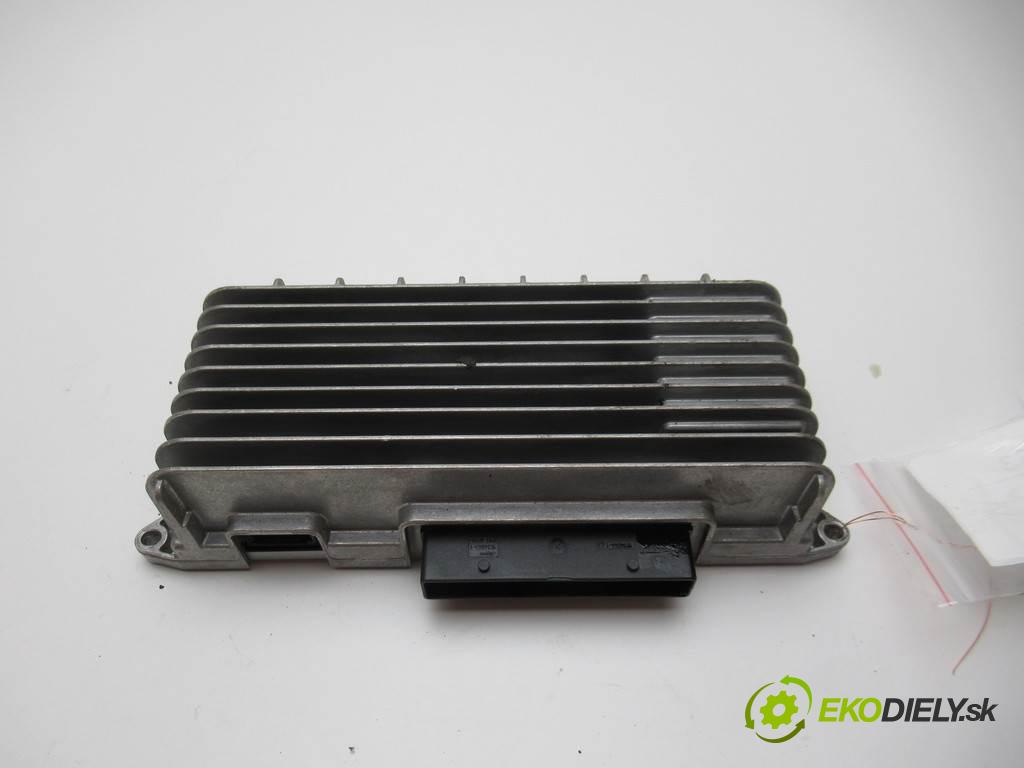 Audi A4 B8    KOMBI 5D 2.0TDI 143KM 08-15  Zosilňovač 8T0035223AD (Zosilňovače)