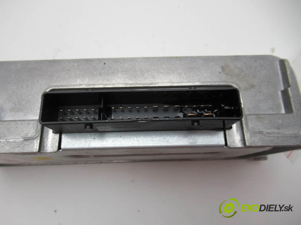 Audi A4 B8    KOMBI 5D 2.0TDI 143KM 08-15  Zosilňovač 8T0035223AD (Zosilňovače)